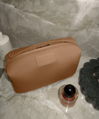 Hunter Toiletry Bag in Onyx, Small